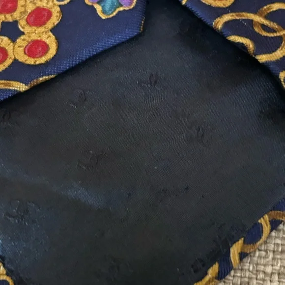 CHANEL Blue and Gold Patterned Tie - Picture 8 of 11
